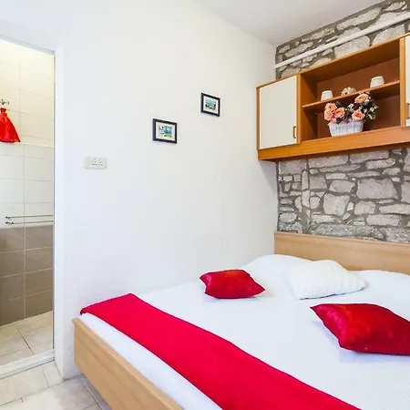 And By The Sea 3* Vela Luka