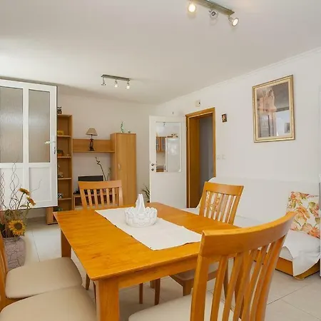 And By The Sea 3* Vela Luka