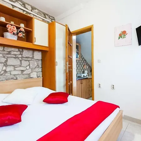 And By The Sea 3* Vela Luka